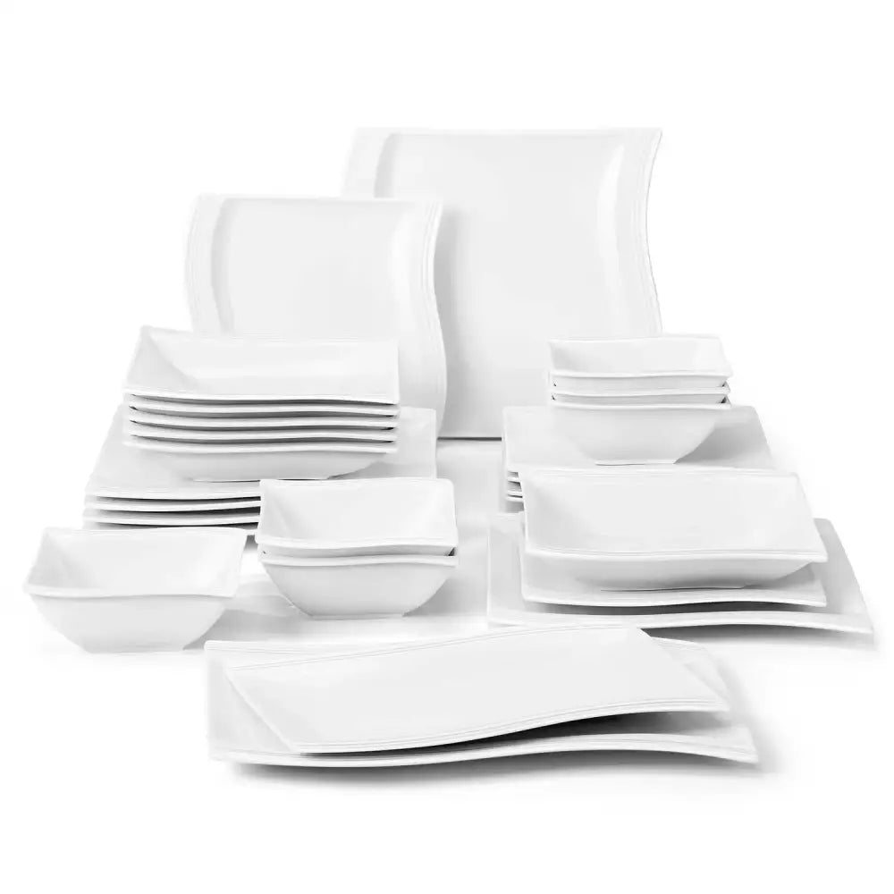 Modern vit dinnerware med kvadratiska och rektangulära former från AURORA servisen