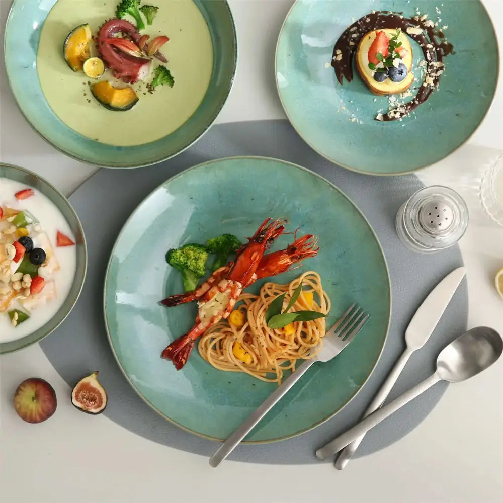 Turkosa keramiska middagsfat med varierande måltider för DINA - Servis - 16 delar