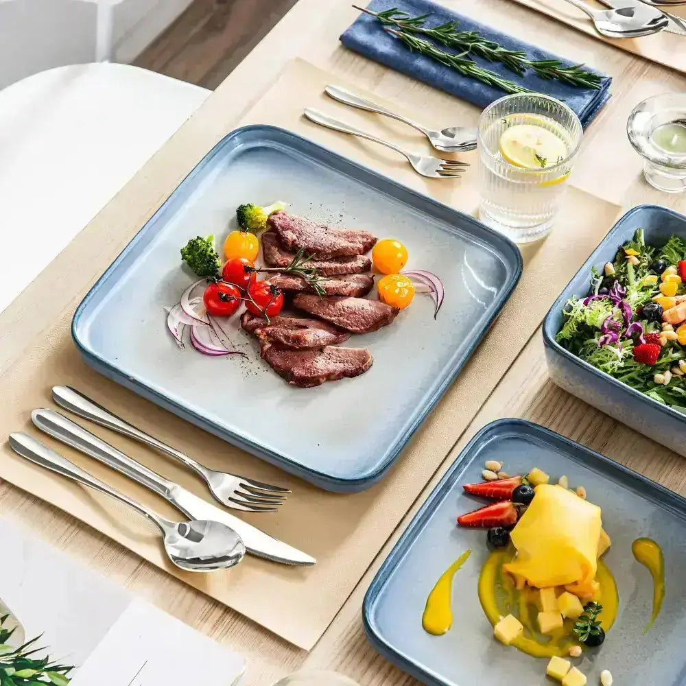 Elegant blå-rimade kvadratiska middagsplattor för modern bordssättning ELAFONISI 36 delar