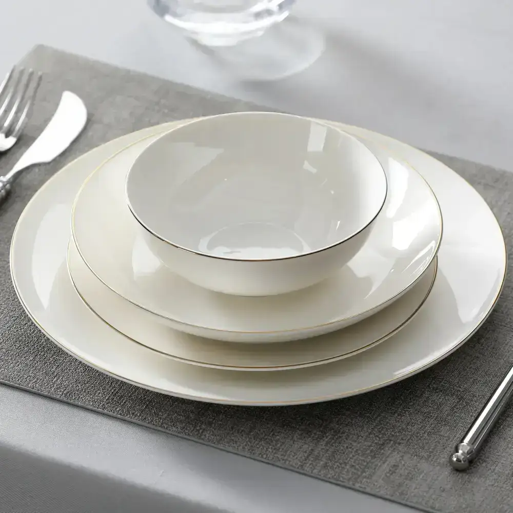 Elegant vit middagsservis med silverkant från ELORA - Servis - 16 delar