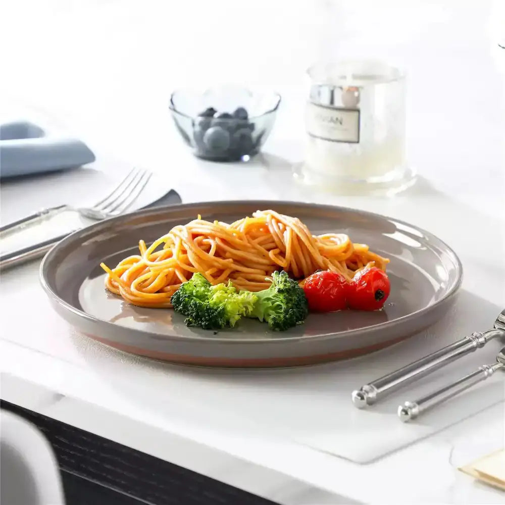 En tallrik spaghetti med broccoli och körsbärstomater för FORTUNA - Servis - 18 delar