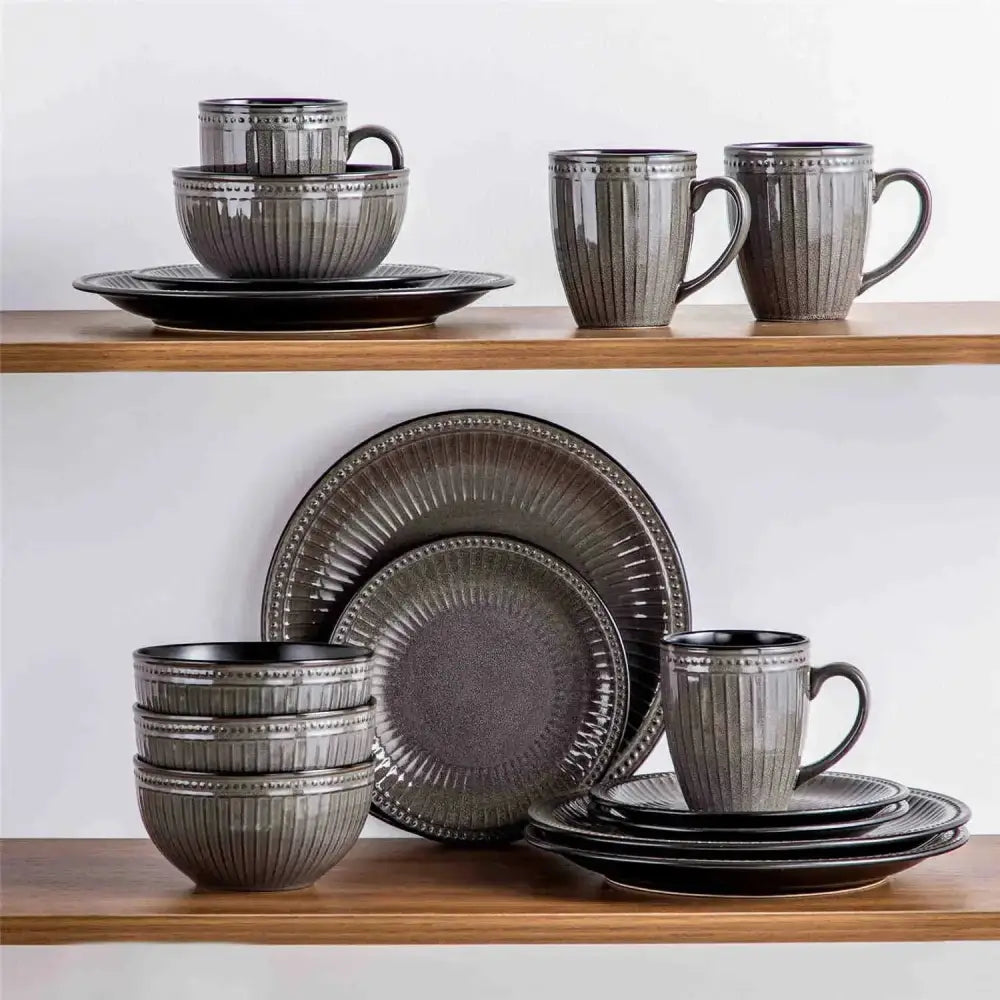 Helt set med mörkgrå, räfflade keramikkärl för GEORGE - Servis - 16 delar
