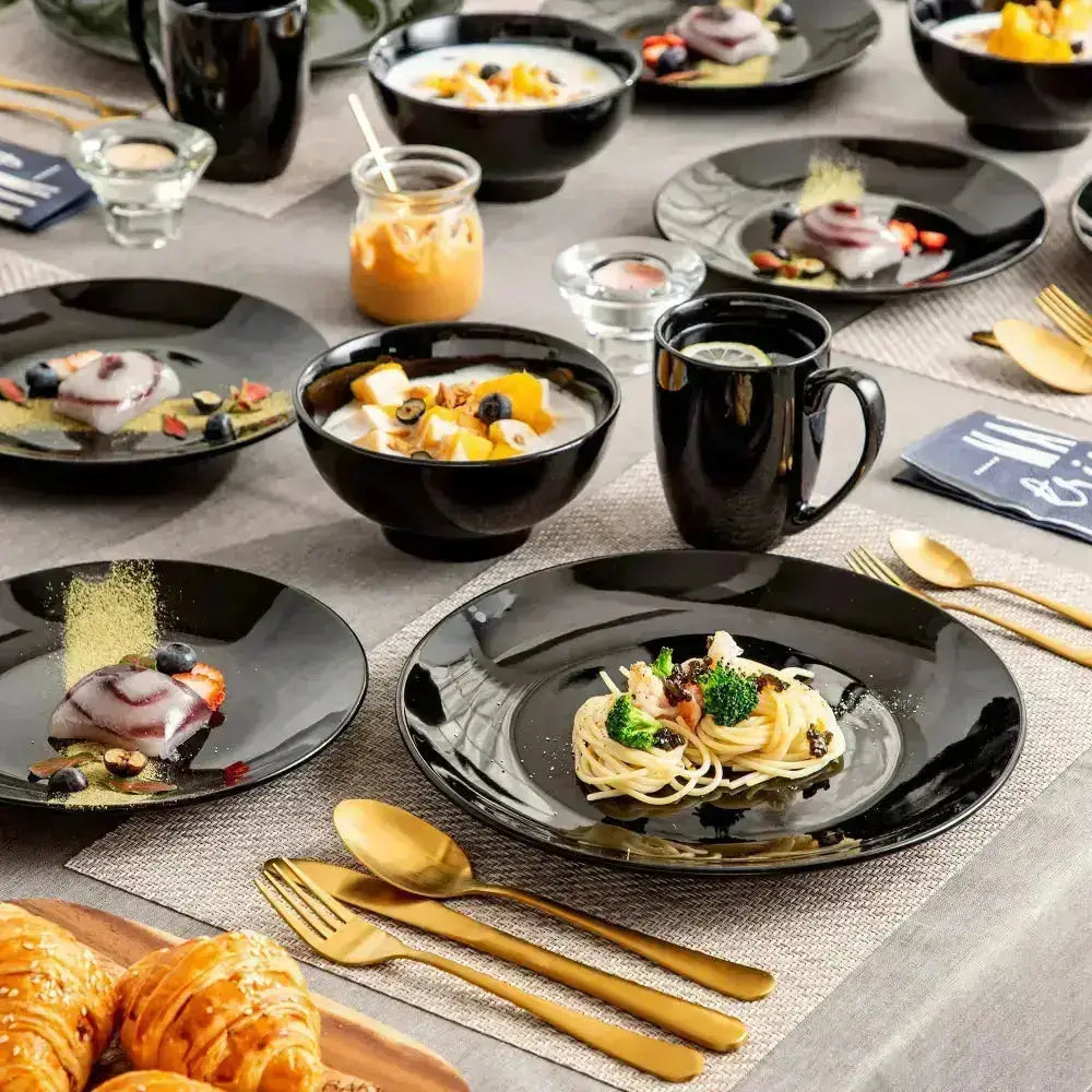Svart keramisk middagsservis med guldflatware för HANNA 16 delar