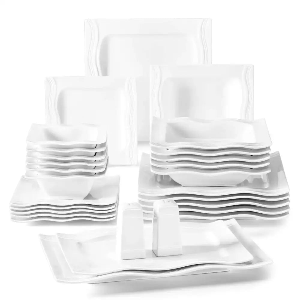 Vit porslinservis MARIA med fyrkantiga tallrikar och vågiga skålar