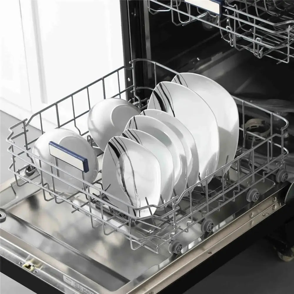 Partially loaded Tertia Servis 24 delar med vita och svarta mönstrade tallrikar